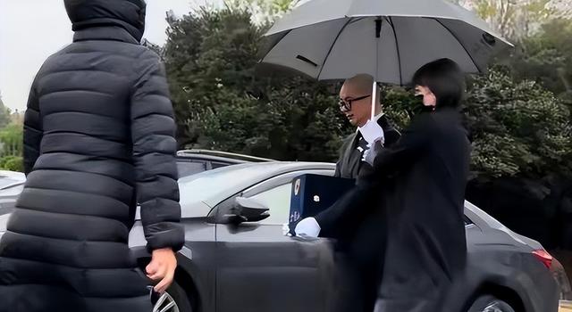 为何大S葬礼选择大雨天？原来为了掩盖真相，谁知被马筱梅拆穿了