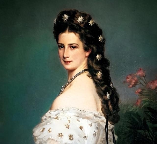 茜茜公主的疯狂美容：束腰到40.5厘米，脸敷带血牛肉，橄榄油泡澡