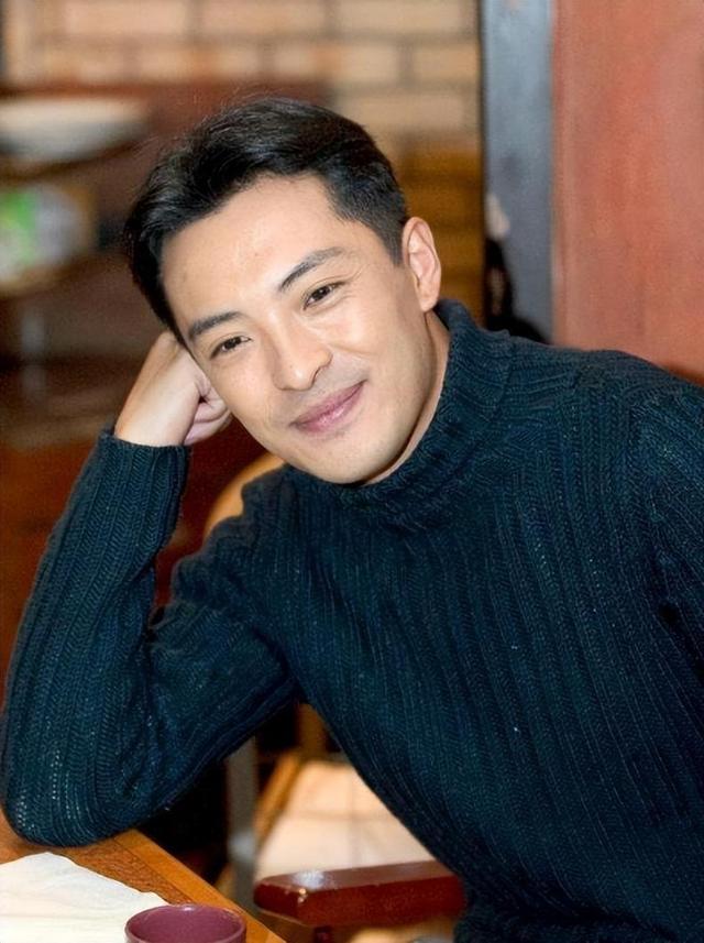 他是曾黎的前男友，宁静口中的真男人，如今却输给了票子和孩子