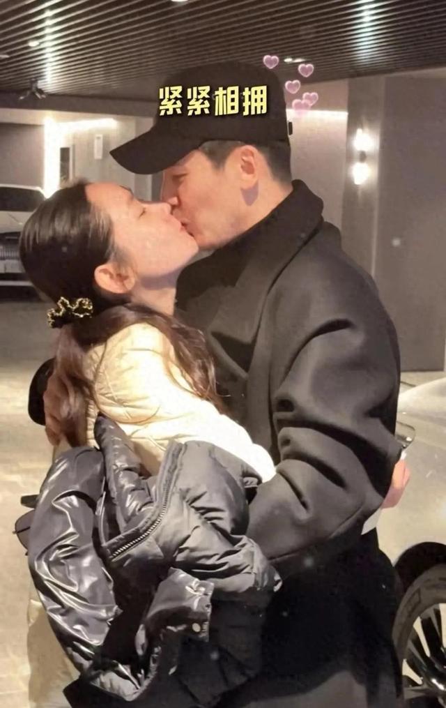 于晓光带儿子去韩国找秋瓷炫，夫妻见面相拥亲吻如热恋