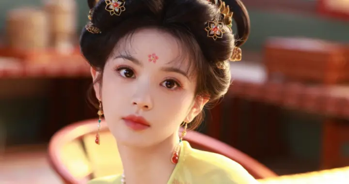 田曦薇《子夜归》被誉“内娱猫塑女明星第一人”，私服超有反差感