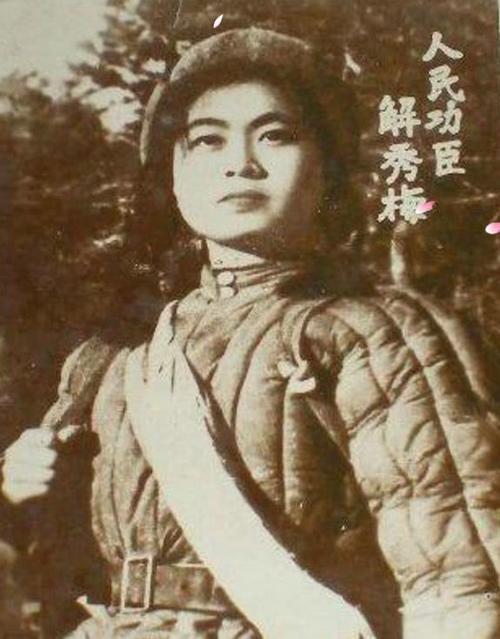 1995年老太太没钱治病，儿子拿立功证章找政府，军区领导亲自探望