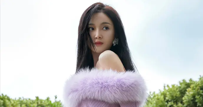 吴宣仪自带秀场基因！一站即焦点，那里就是她的专属 T 台