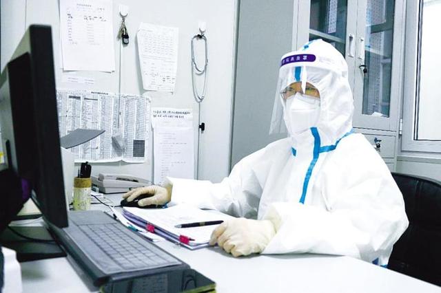 57岁大姐天天吊嗓子，1年后突发心梗？医生：2个健康警示，注意