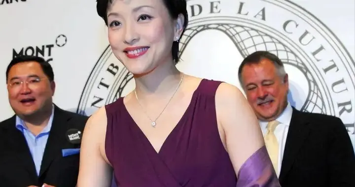 杨澜也没想到，被她抛弃的普通人前夫，如今早已收获了真的幸福