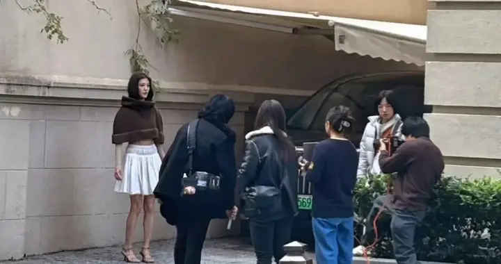 有网友在上海偶遇吴千语拍摄，她身材真的很好，瘦而不柴！