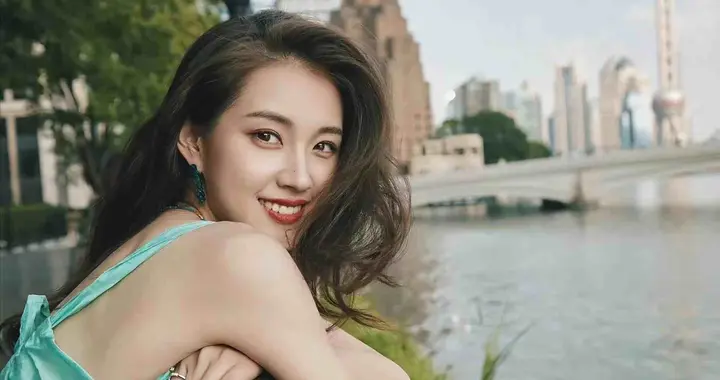 谁想到？刘诗诗身边小丫鬟，如今成另一领域巨星