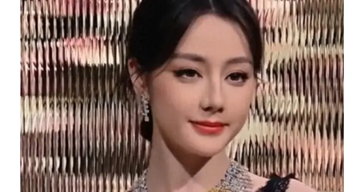 热巴迪奥晚宴封神！千万珠宝配她绝了