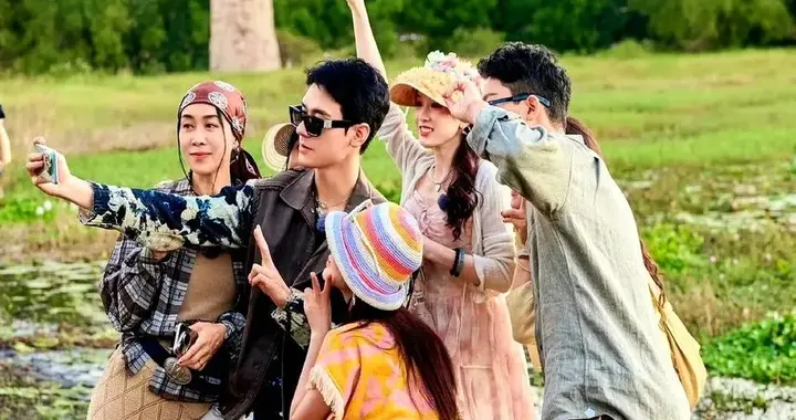 欧豪也没想到，马思纯离开他后，如今在张哲轩的手上闪闪发光了