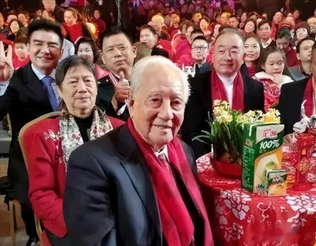 春晚|春晚从不对外售票，那台下的观众都是咋去的？看完瞬间涨知识！