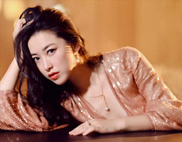 身材好的中年女星我只服这6位，不营销，肉都长在了该长的地方！