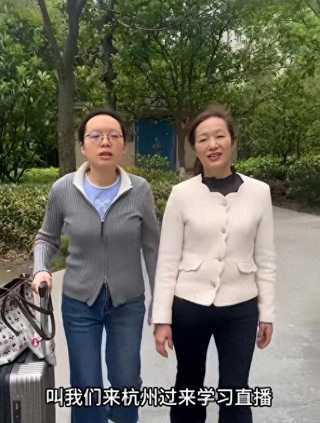 内斗出现？谢妈为带货连夜绑定儿子，郑琴疑开号蹭流量，谢岳沉默