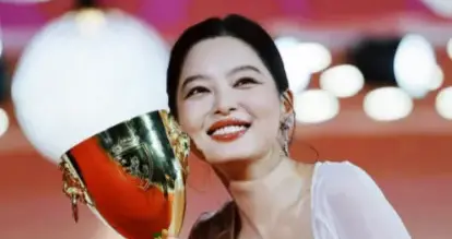 辛芷蕾威尼斯电影节获奖，唐嫣工作室被骂惨了！