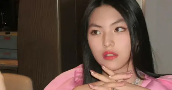 王诗龄晒美照，身穿芭比粉礼服，眉毛画的不好看，太高太挑了