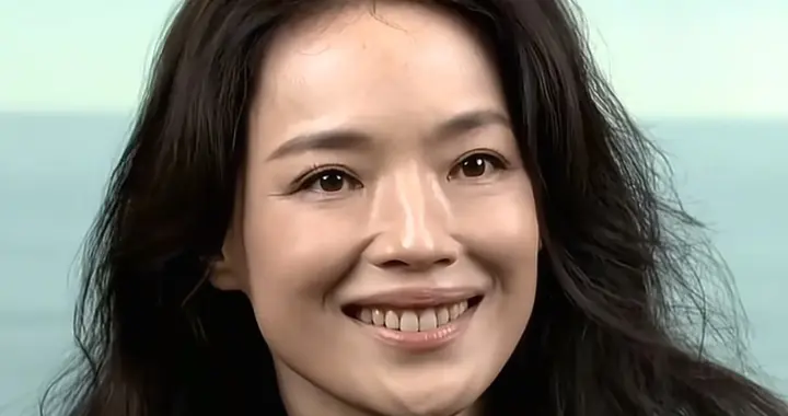 49岁舒淇活动怼脸拍！有表情纹，但整体状态绝了，发量好多惹人慕