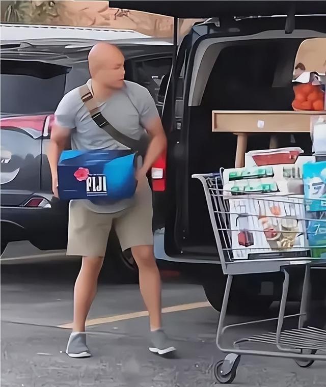 前妻陶红因病去世后，乐嘉和九岁女儿相依为命，如今成了这般模样