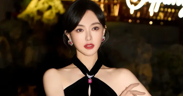 唐嫣陷入抢C风波，和章子怡成双C位，半年前粉丝还内涵龚俊抢C