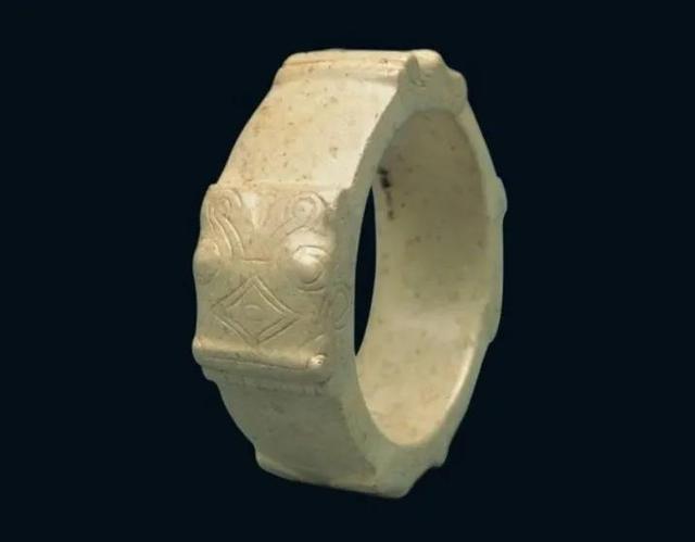 |历代的“装饰玉器”：（4）玉镯【三】