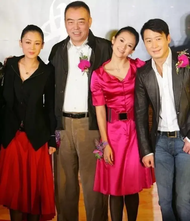 陈红颜值是经得起比的，章子怡穿粉裙晃头晃脑，比不上她莞尔一笑