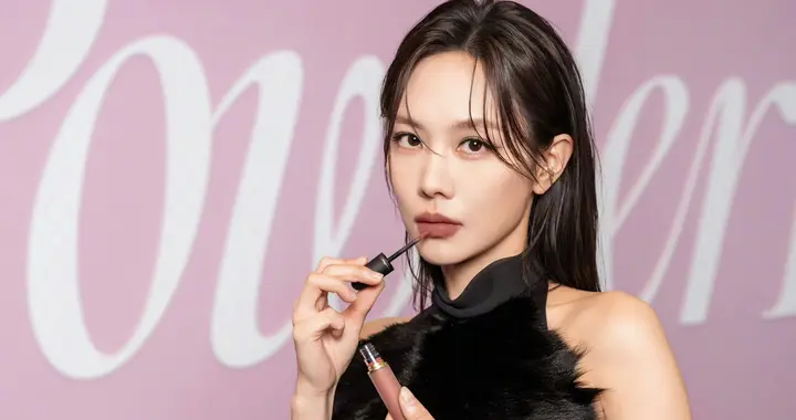 歌手、演员王菲菲性感小蛮腰