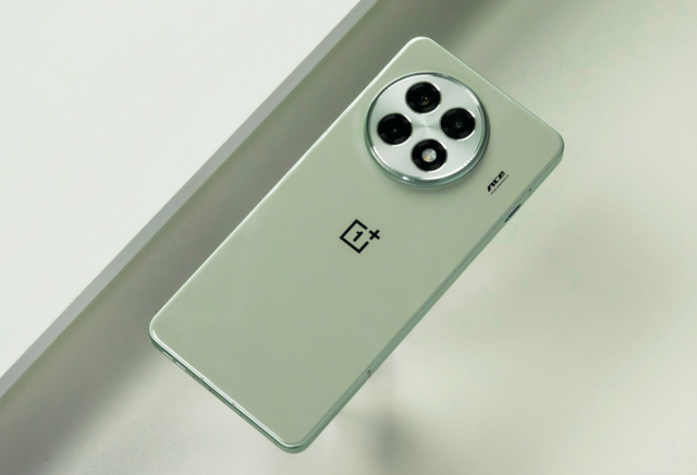 值得“闭眼入”的三款旗舰机，售价跌破两千元，一步到位能用五年