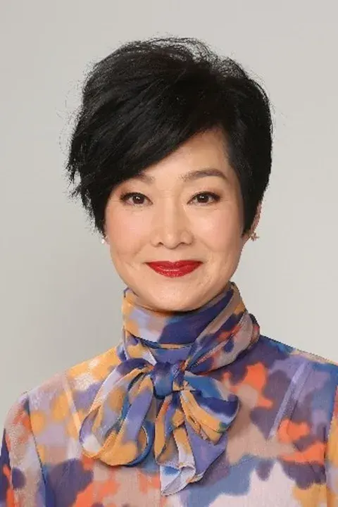 TVB元老级主持疑似离巢，与初恋男友相爱40年坚持不婚主义