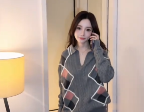 43岁李小璐居家画面曝光！一身穿搭充满少女感，保养到位身材好！