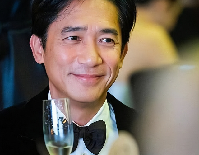 62岁梁朝伟终于官宣好消息，全网恭喜：这一天，他已经等了42年