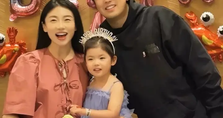 程晓玥二胎快生了，挺着大肚子为女儿胖豆庆3岁生日，老公也出镜