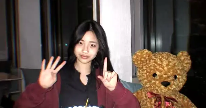 小 S 女儿许老三 14 岁生日！昔日像谐星，如今颜值逆袭撞脸王祖贤