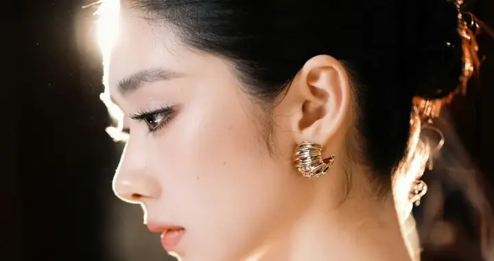 王影璐戴皇冠那模样，真的太惊艳了