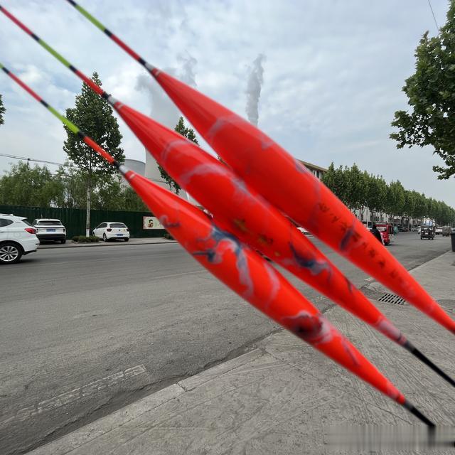 |五十元价位鲤鱼浮漂迎来搅局者，一漂难求，让渔具店排队等两月！