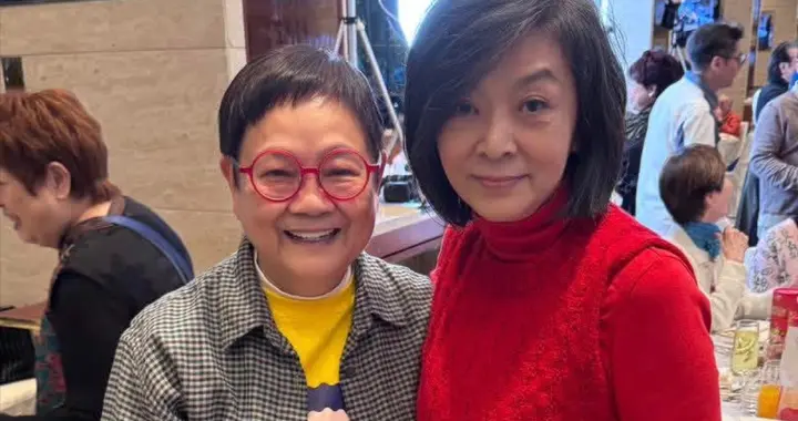 65岁陈玉莲出席寿宴近照曝光，穿红衣喜庆大方，优雅老去状态自然