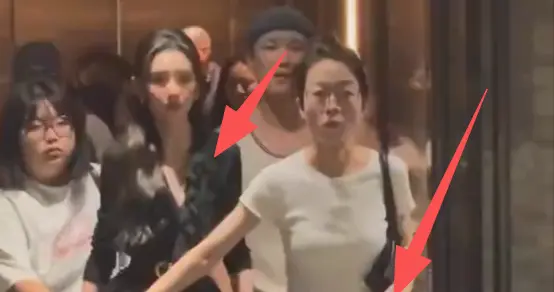 到底谁在喜欢这种病态美？27岁宋祖儿现身南京，双腿瘦成皮包骨