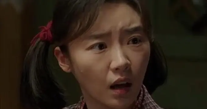 央视剧又翻车！31岁女演员“强行扮嫩”，挤眉弄眼扎双马尾太尴尬