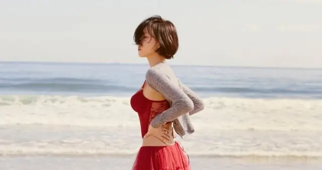 《人气歌谣》实现三冠王，韩国女歌手强势回归