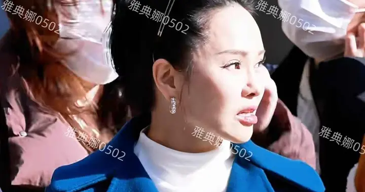 伊能静为了上春晚又动脸了？她脸变宽眼变小嘟嘟唇跟她年纪好违和