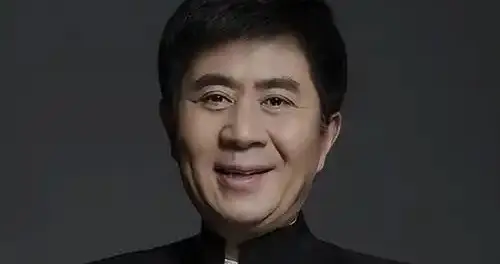 谁能想到，昔日红遍全国的银幕偶像，最终低谷里握住最珍贵得幸福