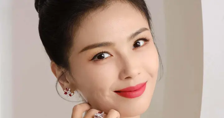 刘涛2026美照首秀！温柔与知性的完美融合，这波优雅暴击太绝了