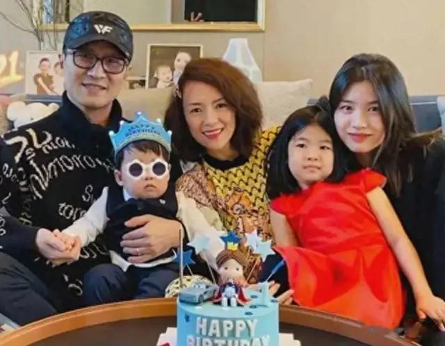 41岁拼二胎的章子怡，她嫁汪峰的原因，早就被周一围一语道破了