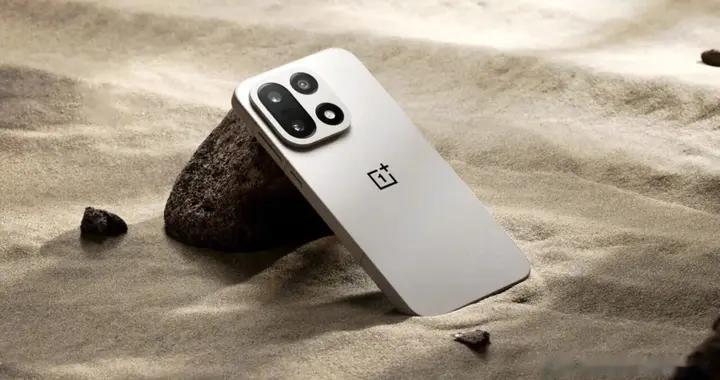 在性能旗艦手機的光環下，藏著難以忽視的配置降級