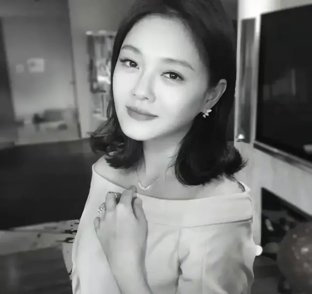 大S去世的真实原因，不仅仅是肺炎，她和他都有责任