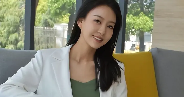 不拍吻戏不炒作，出道25年干干净净，夫家背景成为她的强力后盾