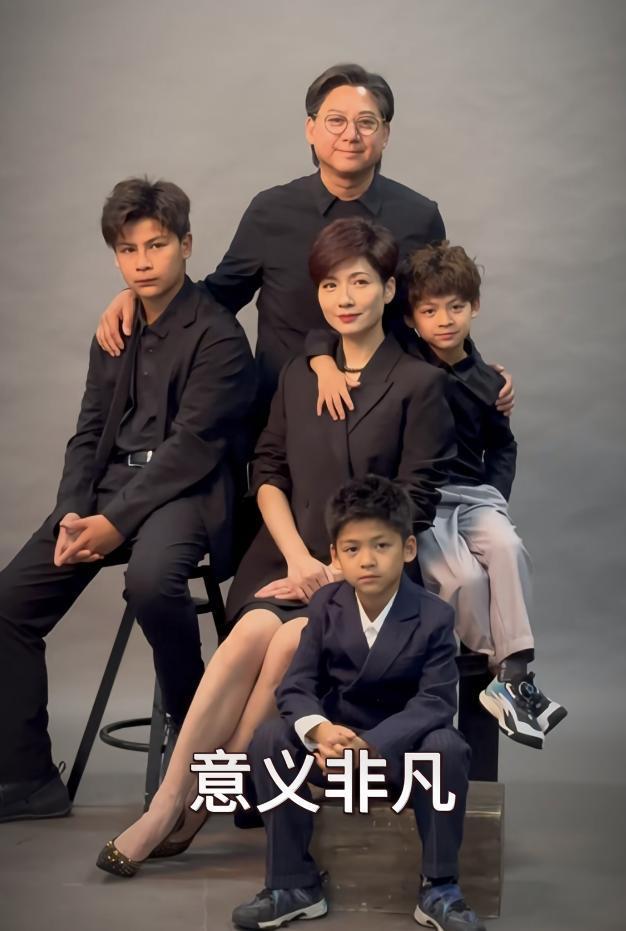 吉雪萍拍全家福，老公罕见露面，三个儿子随妈，不幸女儿因病离世