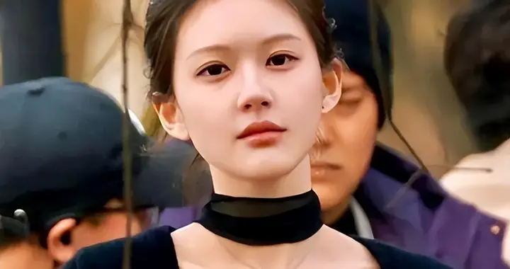 肋骨外翻，瘦到病态，脸部扭曲，内娱畸形审美什么时候是个头