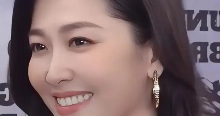 周丽淇这张脸好高级啊，气质明媚自信，脸和身材都无可挑剔