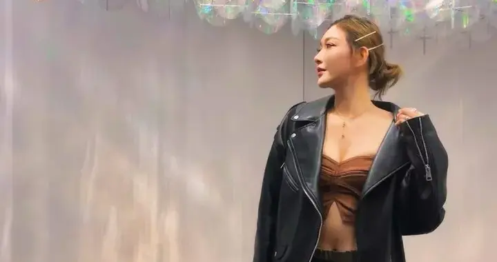 前TVB女星被集邮主动搭肩膀合影,惨遭P图被指似妖精,本人毫不在意
