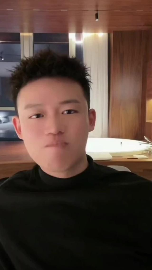 孟贺直播称：一个刷盘子的怎么和大s比？引网友炸锅！