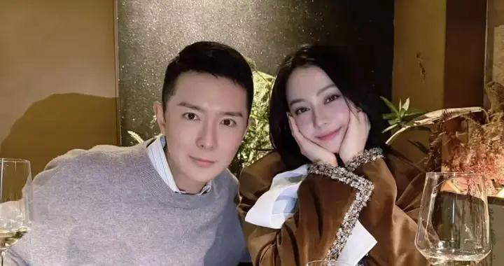 迪丽热巴平安回国后首次露面，VOGUE主编刘冲晒热巴合影：吃了很多聊了...