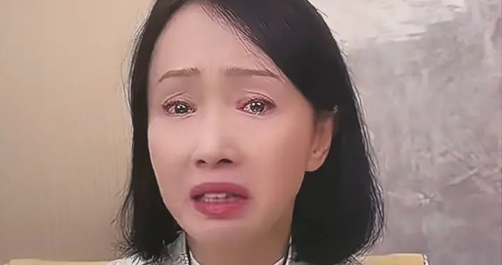 黄慧颐回应与保剑锋10年恋情，一度泪洒直播间，男方评论区沦陷